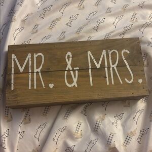 Rustic Wooden 'Mr. & Mrs.' Sign